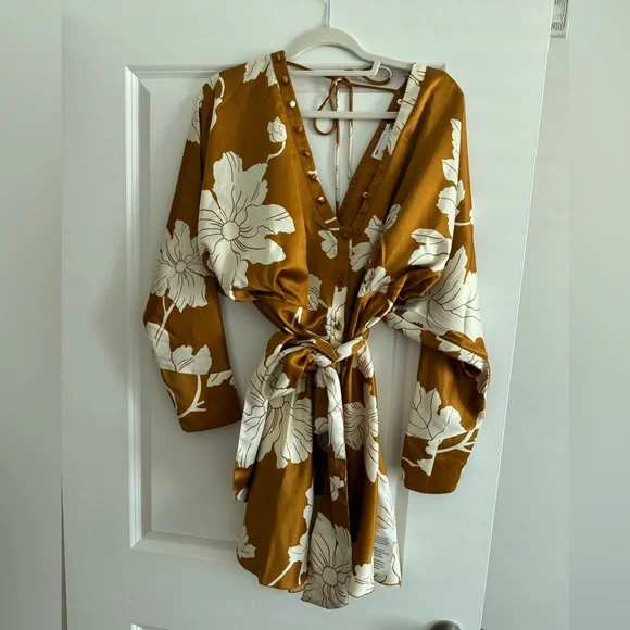 ASOS  NWTS Batswing Satin Mini Dress US 12 - Picture 4 of 7